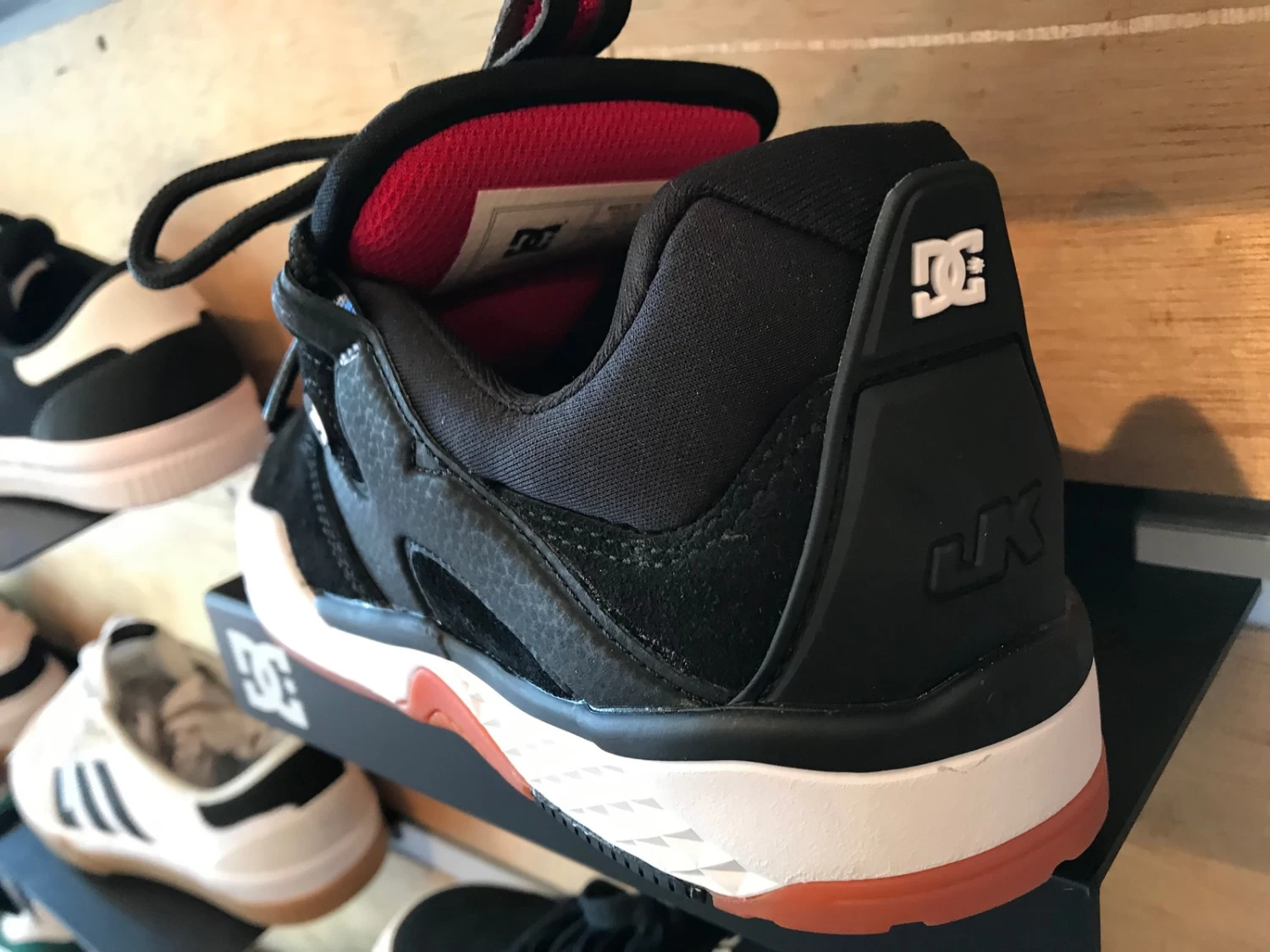 DC SHOES KALIS S BLK/ WHITE/ RED KINGPIN SKATEBOARD SUPPLY AUSTRALIAN SELLER 5 DC SHOES KALIS S BLK/ WHITE/ RED KINGPIN SKATEBOARD SUPPLY AUSTRALIAN SELLER - Image 3