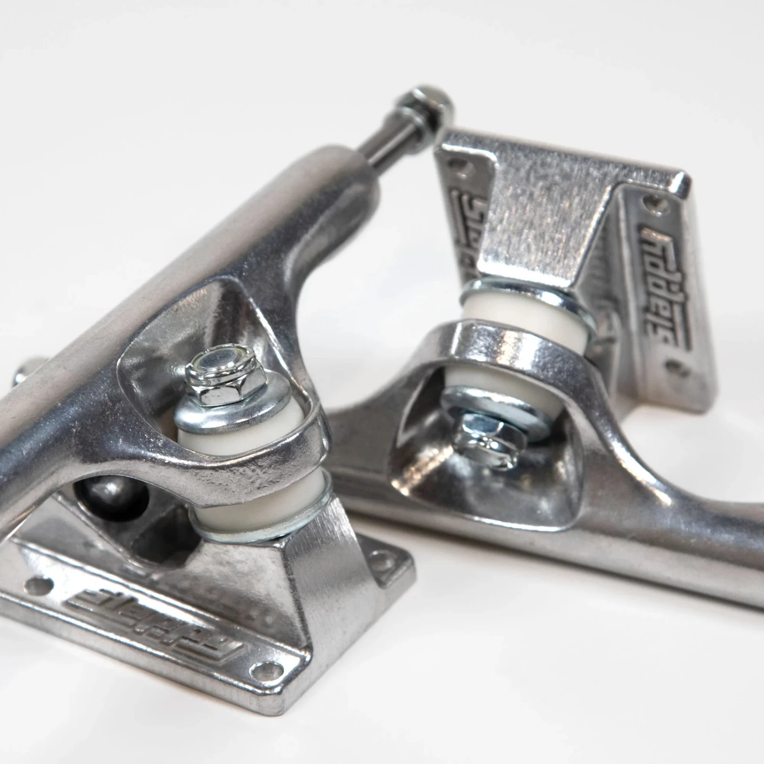 INDEPENDENT Slappy - ST1 Classic Trucks 8.75" Axel Polished Silver Set Of 2 Skateboard Truck 7 INDEPENDENT Slappy - ST1 Classic Trucks 8.75" Axel Polished Silver Set Of 2 Skateboard Truck - Image 5