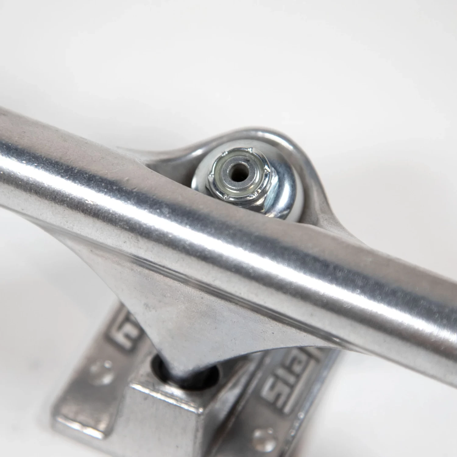 INDEPENDENT Slappy - ST1 Hollow Trucks 8.75" Axel Polished Silver Set Of 2 Skateboard Truck 6 INDEPENDENT Slappy - ST1 Hollow Trucks 8.75" Axel Polished Silver Set Of 2 Skateboard Truck - Image 4